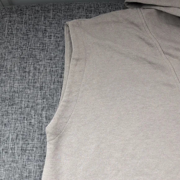 H&M Basics Sleeveless Hooded Pullover - Picture 5 of 6